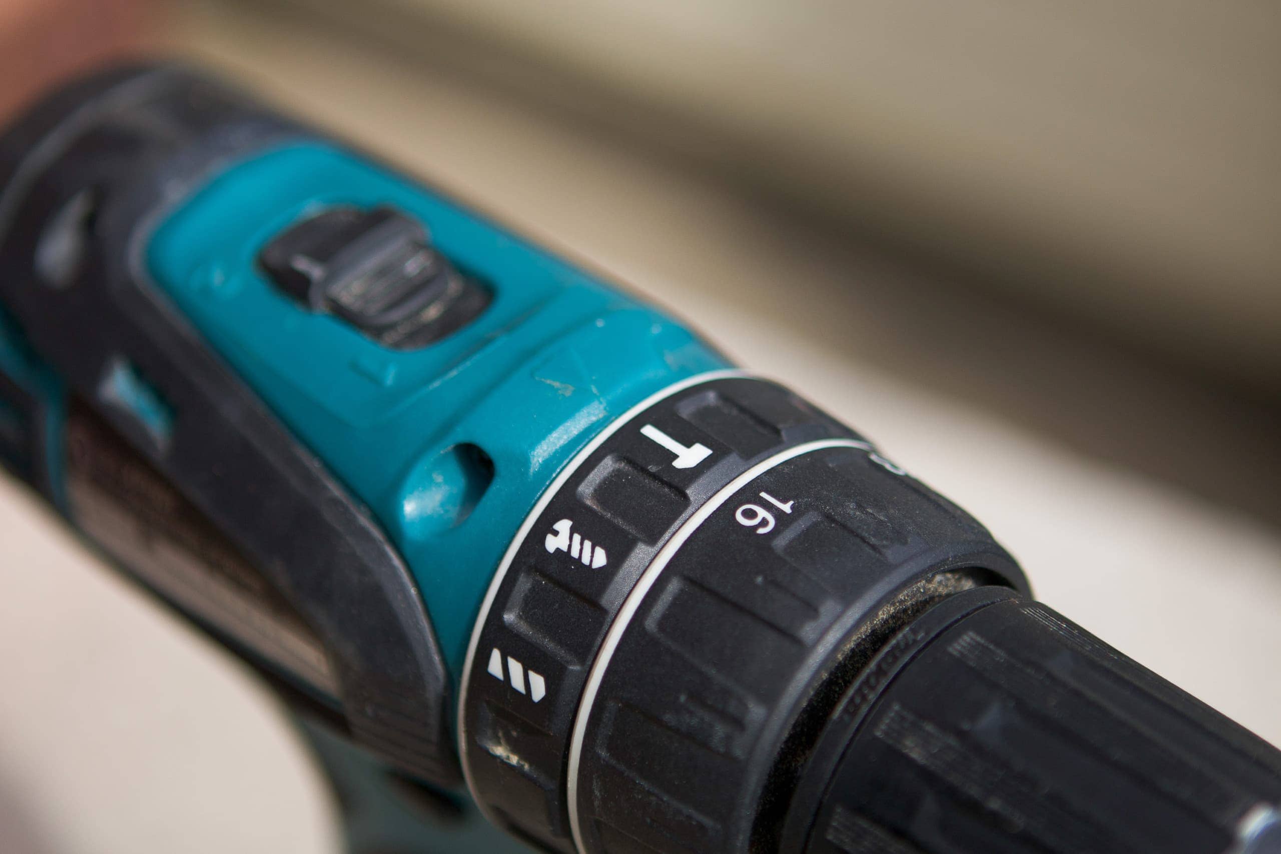 Hammer setting on a drill