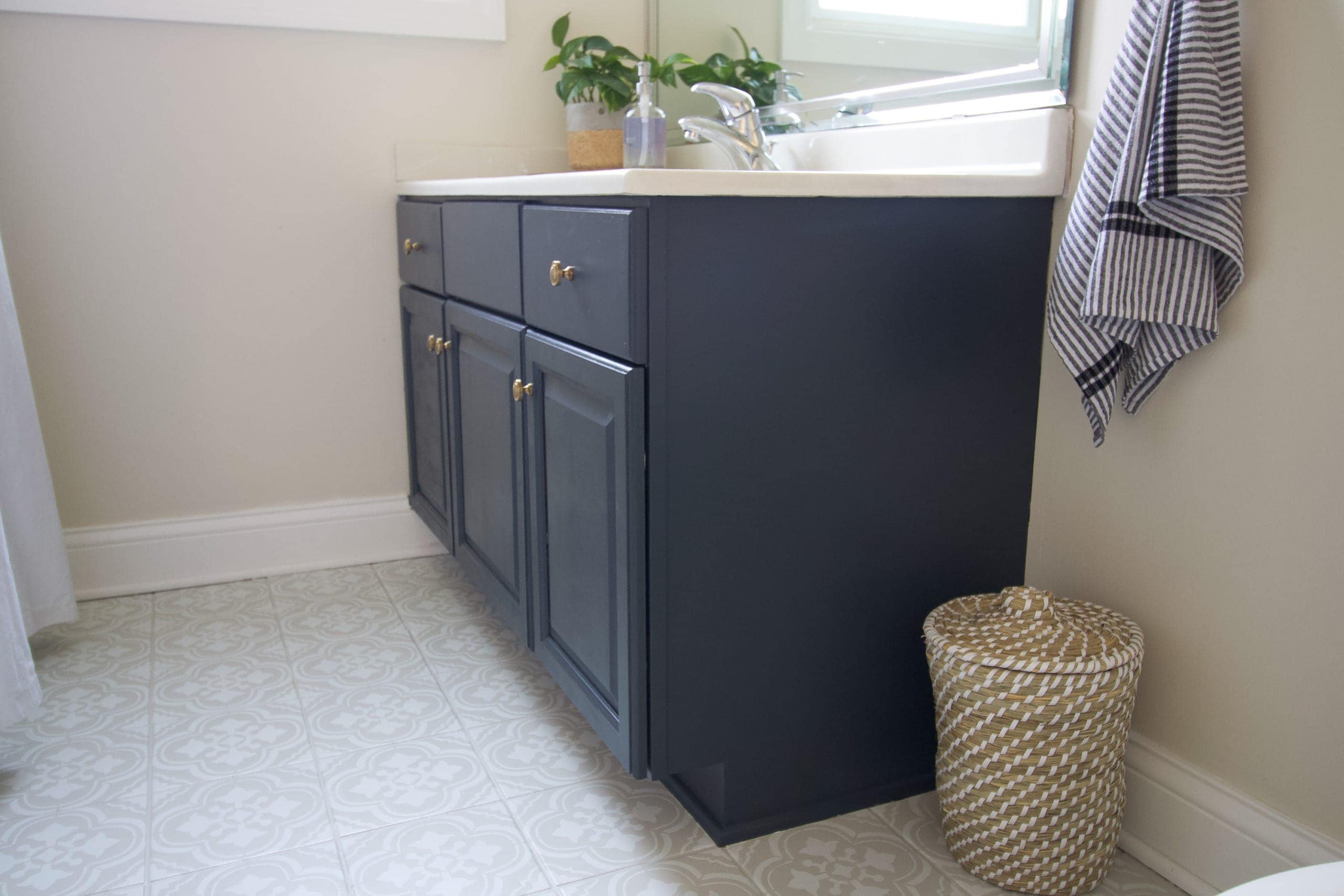 How to paint a bathroom vanity