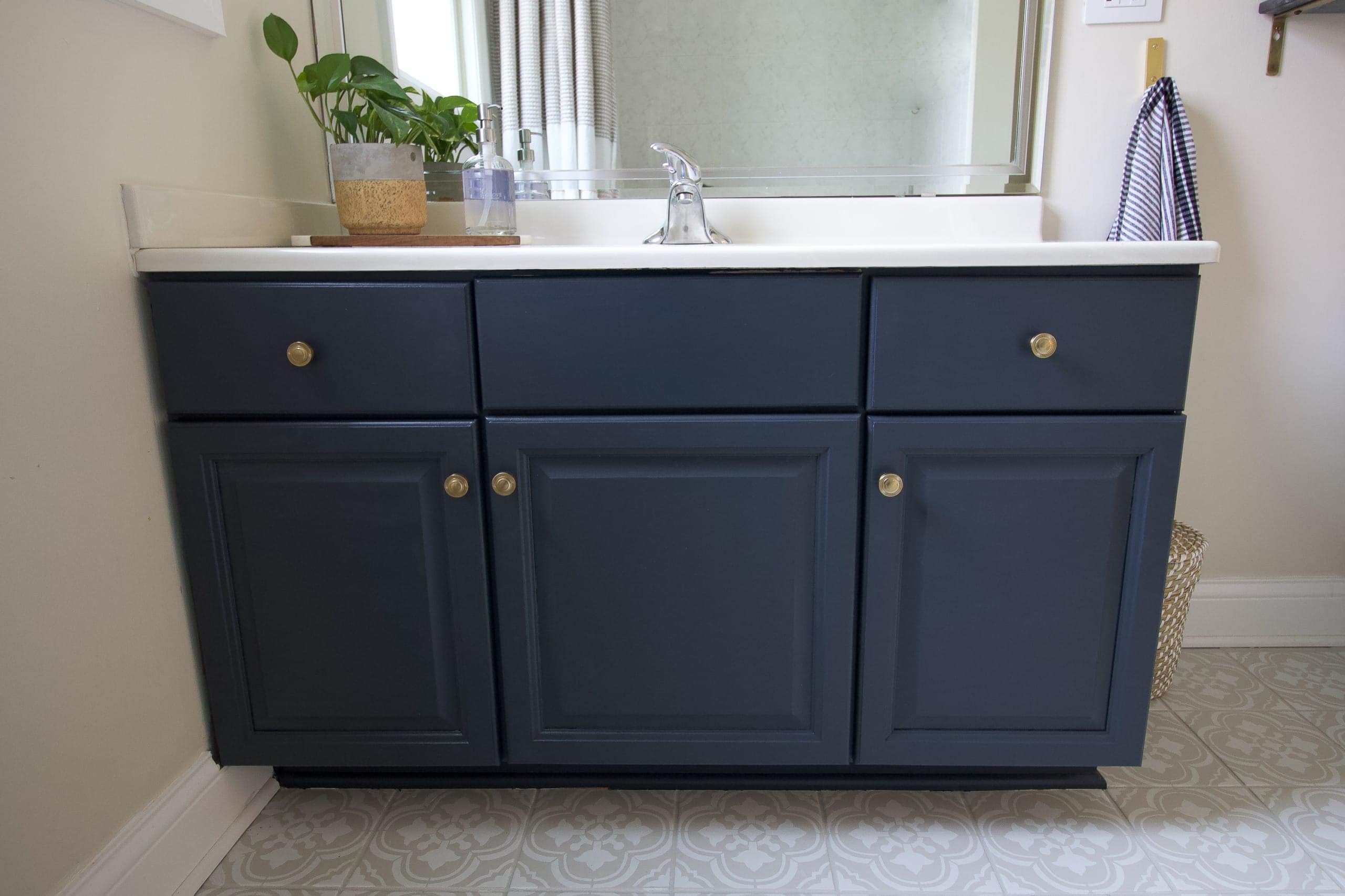How to paint a bathroom vanity a dark blue 