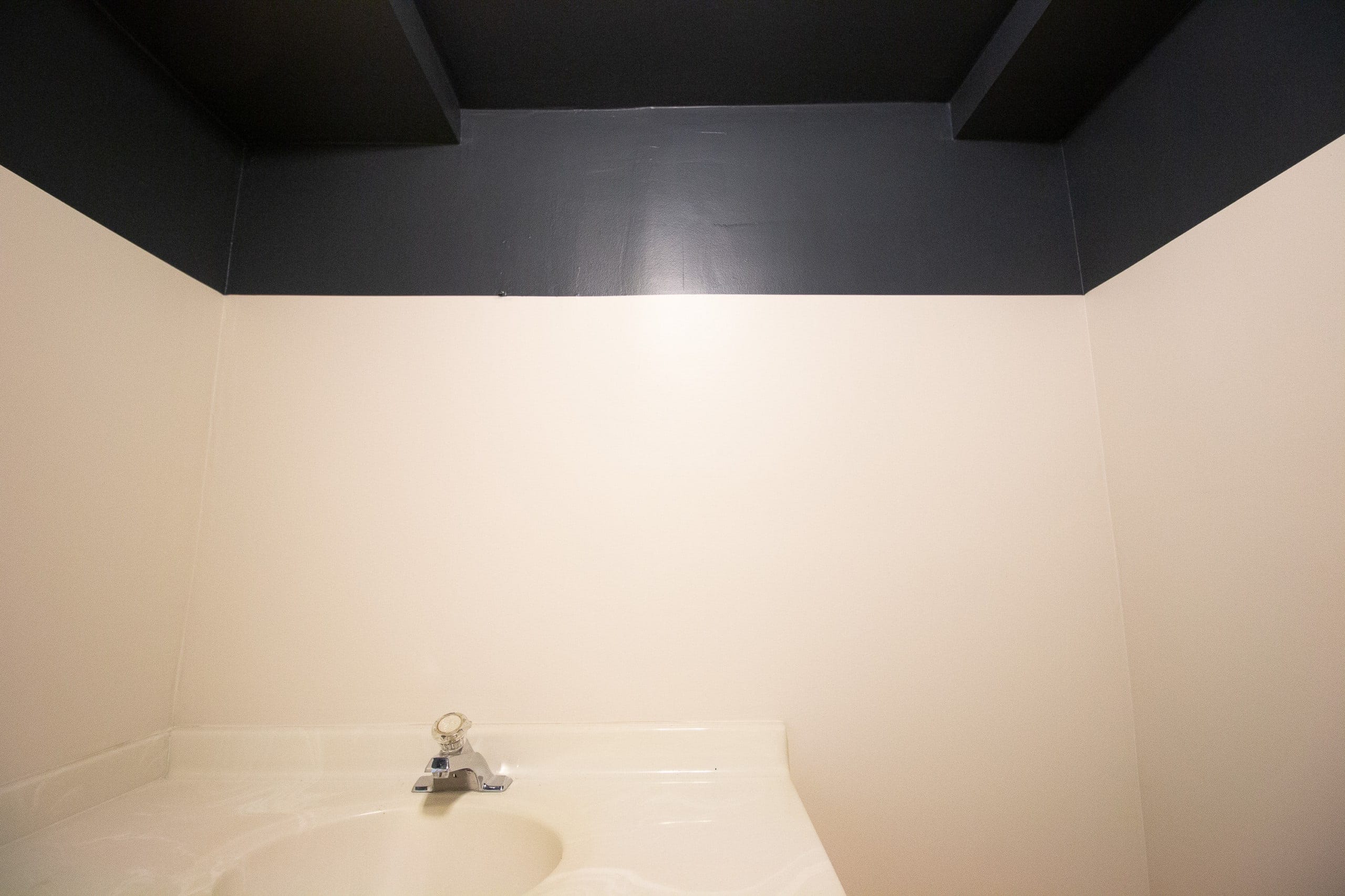 Tips to paint two-tone walls in your home