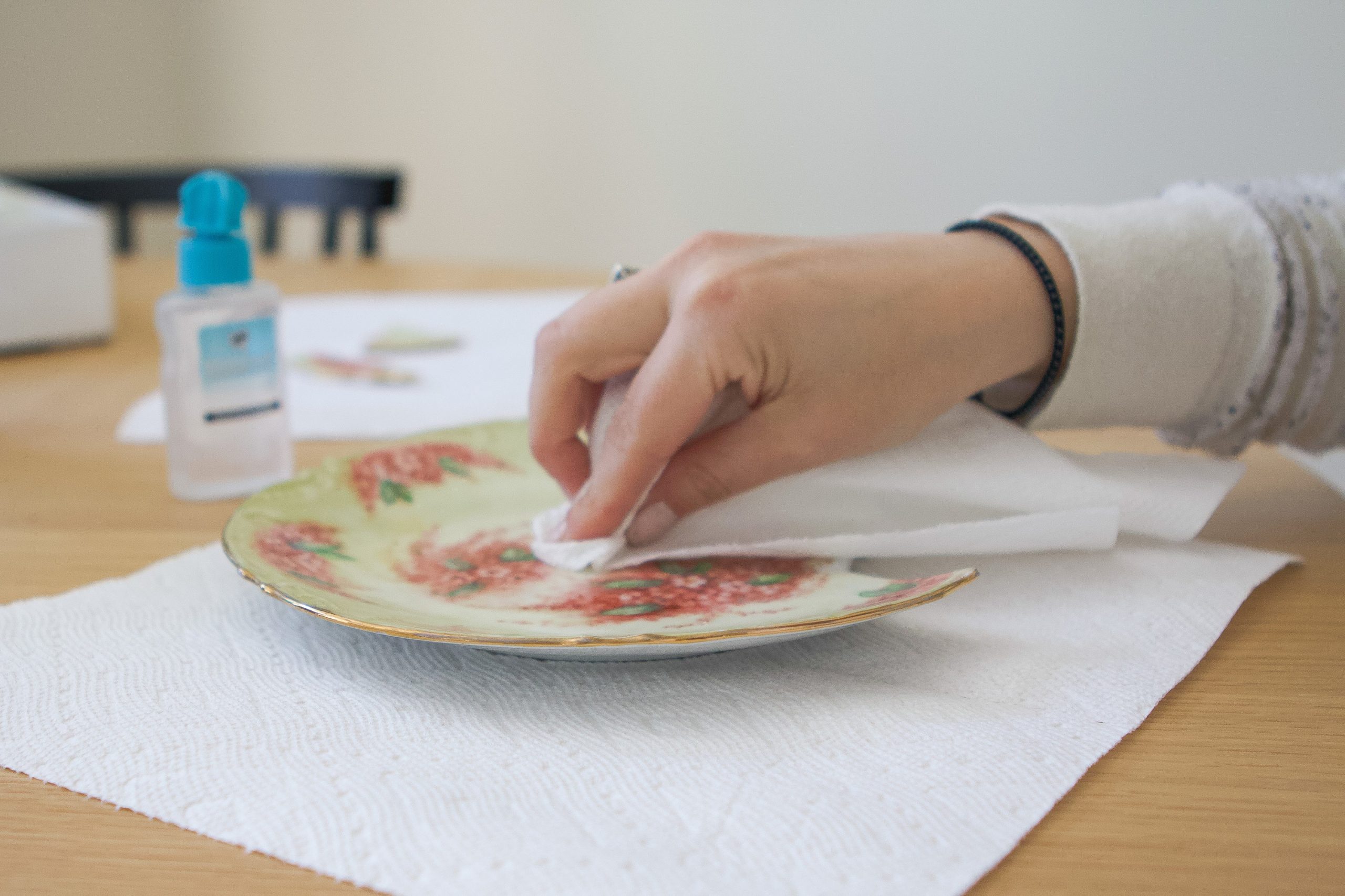 Using a paper towel to get rid of excess super glue