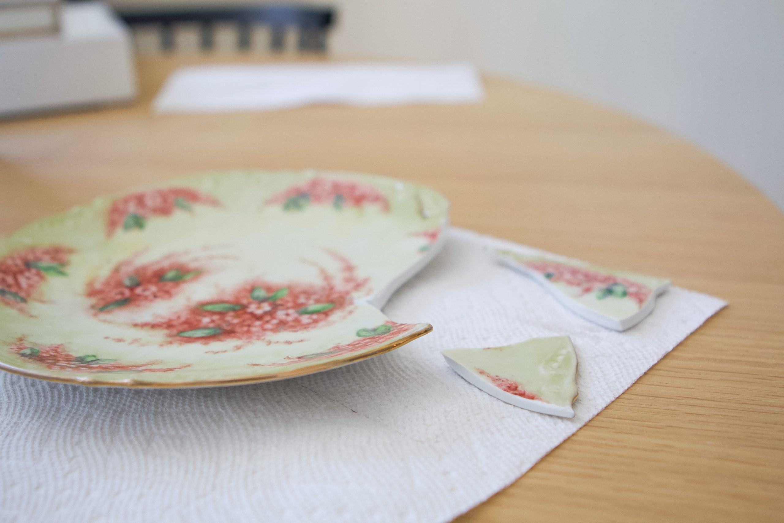 How to fix a broken plate with super glue