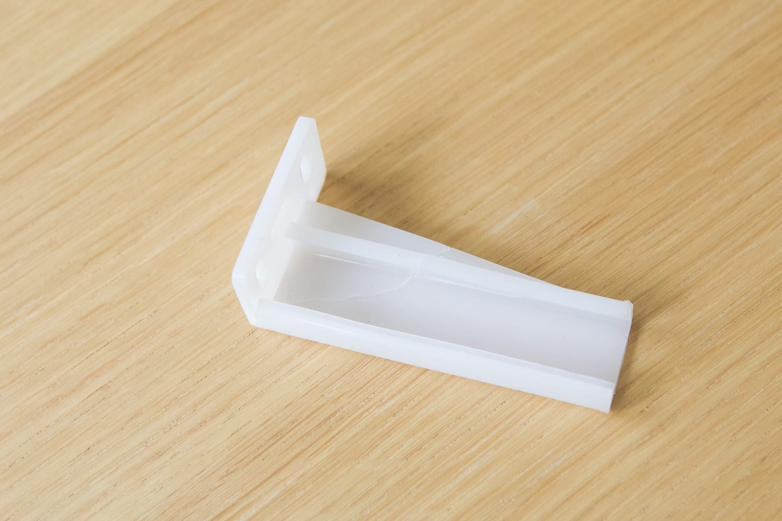 Fixing my broken bathroom drawer with super glue
