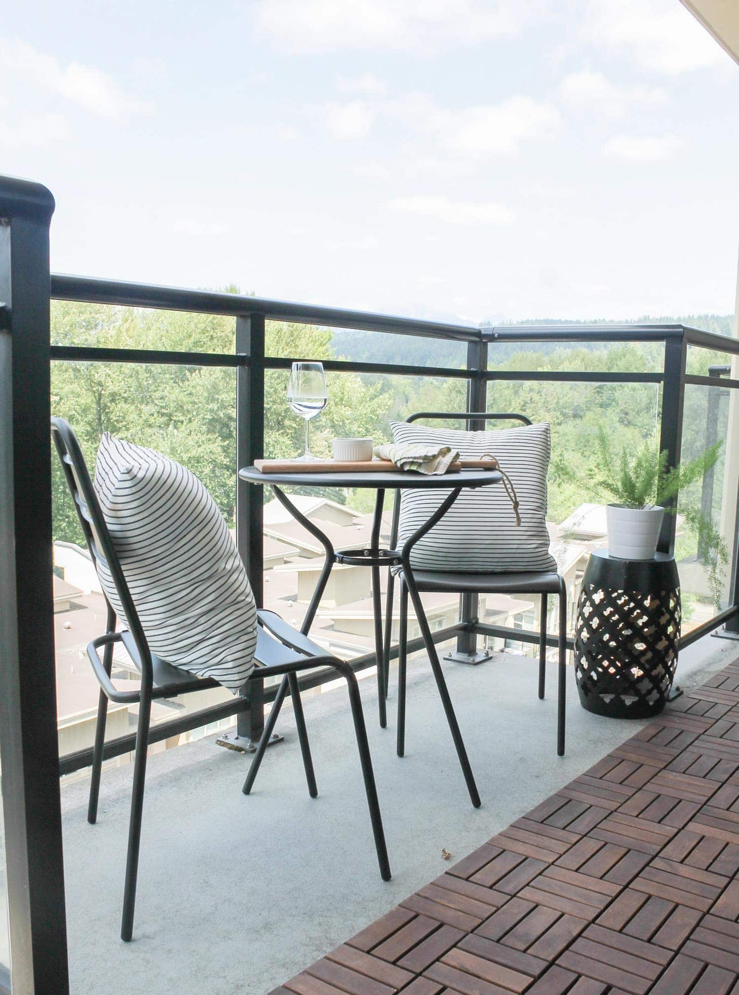Condo Outdoor Eating 