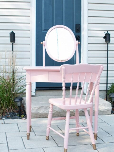 How to use chalk paint on old furniture