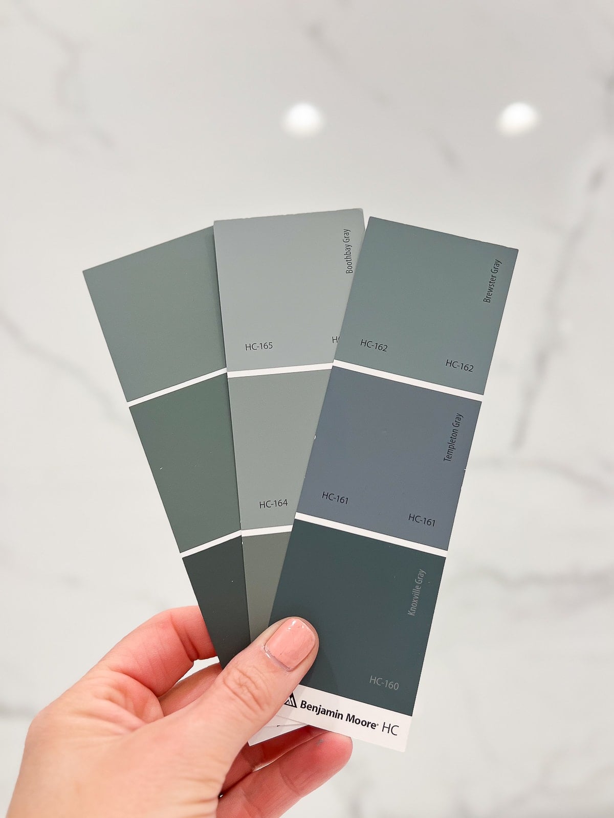 My best tips to choose paint colors for a windowless bathroom