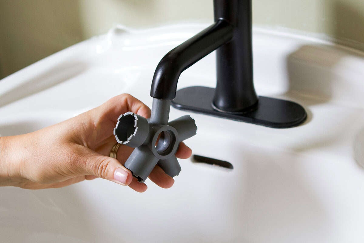 how to remove an aerator with an aerator key
